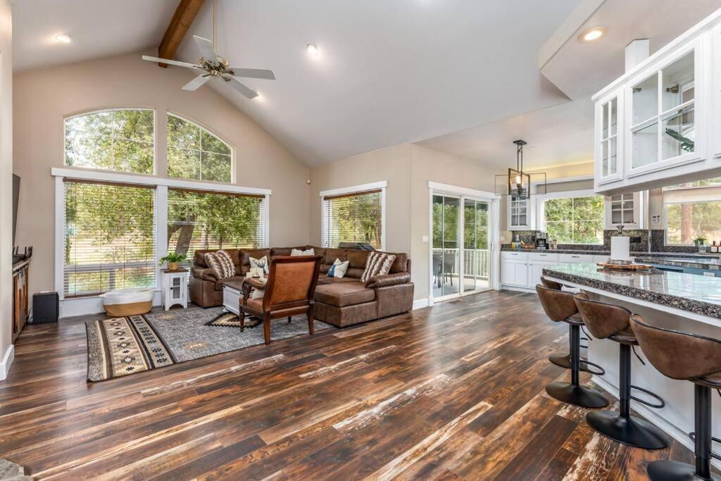 New Yosemite Family Retreat With Pond & Game Room! Coarsegold Exteriér fotografie